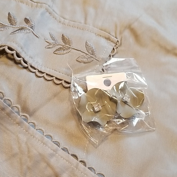 Frost Gray Embroidered Belted Trench Jacket - Picture 10 of 11